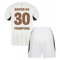 Dětský fotbalový dres Bayer Leverkusen Jeremie Frimpong #30 2024-25 Venkovní Krátký Rukáv (+ trenýrky)